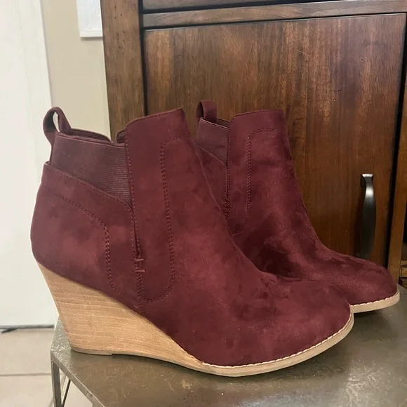 DV by Dolce Vita Burgundy Ankle Booties - Picture 7 of 12